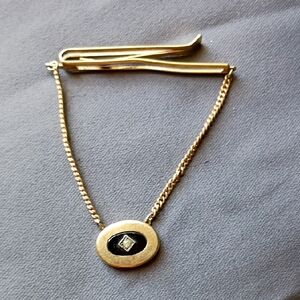 Elegant Gold Pendant Necklace